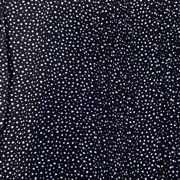 Banana Republic Black and White Blouse 🖤🤍 - Picture 2 of 4